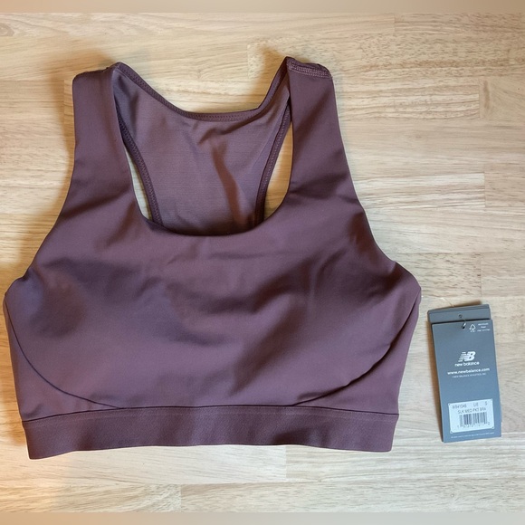 NWT Women’s New Balance Sleek Medium Support Pocket Sports Bra - Size SMALL - Picture 2 of 11